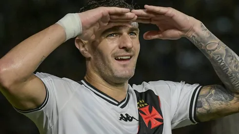 Vegetti comemorando gol em partida entre Vasco e Fortaleza, pela 3ª fase da Copa do Brasil, em São Januário, no dia 22/05/2024. Foto: Marcello Dias