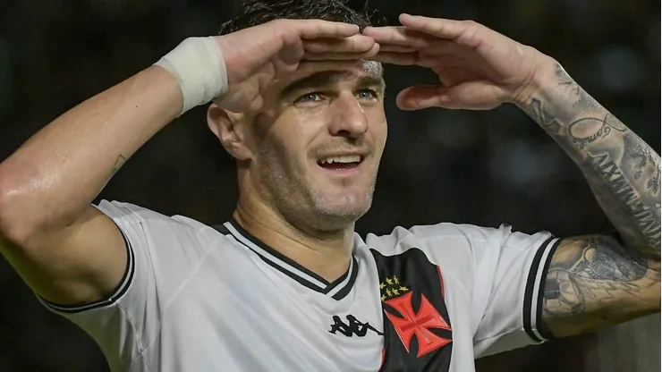 Vegetti comemorando gol em partida entre Vasco e Fortaleza, pela 3ª fase da Copa do Brasil, em São Januário, no dia 22/05/2024. Foto: Marcello Dias