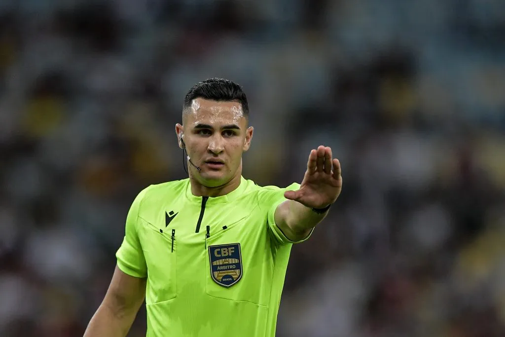 Matheus Candançan vai apitar o Dérbi - Foto: Thiago Ribeiro/AGIF.