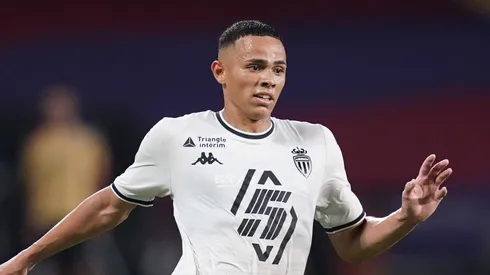 Vanderson em ação atuando contra o Barcelona (ESP).