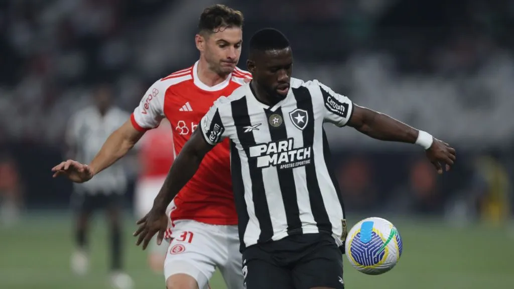 Lucas Alario em jogo do Internacional. Wagner Meier/Getty Images.