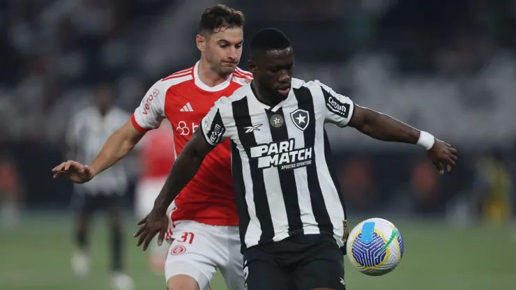 Duelo do primeiro turno acabou com vitória do Glorioso. Foto: Wagner Meier/Getty Images.