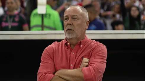 Mano busca vitória para sair do Z-4