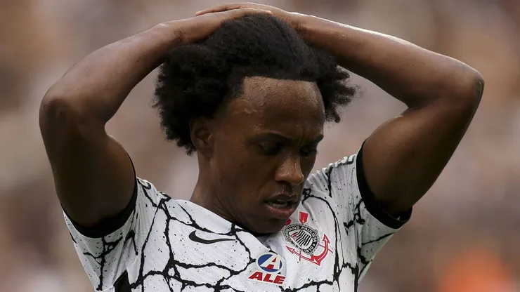 Willian lamentando oportunidade em partida contra o Grêmio, na Neo Química Arena, pelo Campeonato Brasileiro de 2021, no dia 05/12. Foto: Marco Galvão