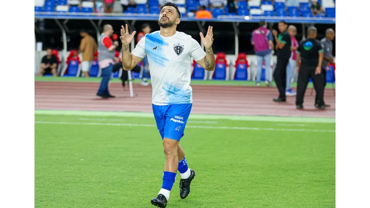 Botafogo-SP recebe o Paysandu para duelo da 21ª rodada.