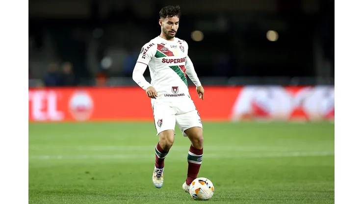 CURITIBA, BRAZIL - AUGUST 13: Matheus Martinelli of Fluminense controls the ball during the Copa CONMEBOL Libertadores round of 16 first leg match between Gremio and Fluminense at Couto Pereira Stadium on August 13, 2024 in Curitiba, Brazil. (Photo by Heuler Andrey/Getty Images)