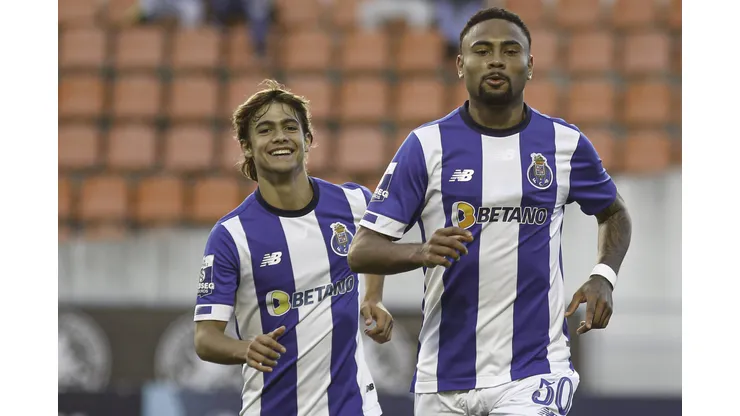 Santos fecha pacote de reforços