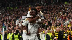 Vini Jr comemora gol com Rodrygo pelo Real Madrid. (Photo by Lars Baron/Getty Images)