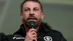 Pedrinho discursa em São Januário