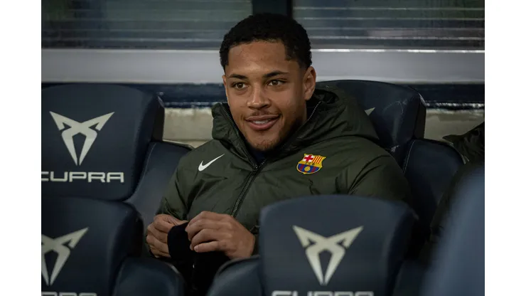 Vitor Roque foi especulado mo Flamengo. Atacante está de saída do Barcelona