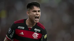 Jogador comemora seu gol em jogo da Libertadores. Jorge Rodrigues/AGIF.