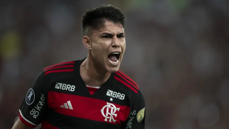 Jogador comemora seu gol em jogo da Libertadores. Jorge Rodrigues/AGIF.