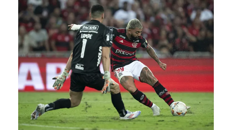 RJ - RIO DE JANEIRO - 15/08/2024 - COPA LIBERTADORES 2024, FLAMENGO X BOLIVAR - Gabi jogador do Flamengo durante partida contra o Bolivar no estadio Maracana pelo campeonato Copa Libertadores 2024. Foto: Jorge Rodrigues/AGIF
