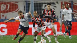 Jogadores do Nacional e São Paulo. (Foto de Ernesto Ryan/Getty Images)