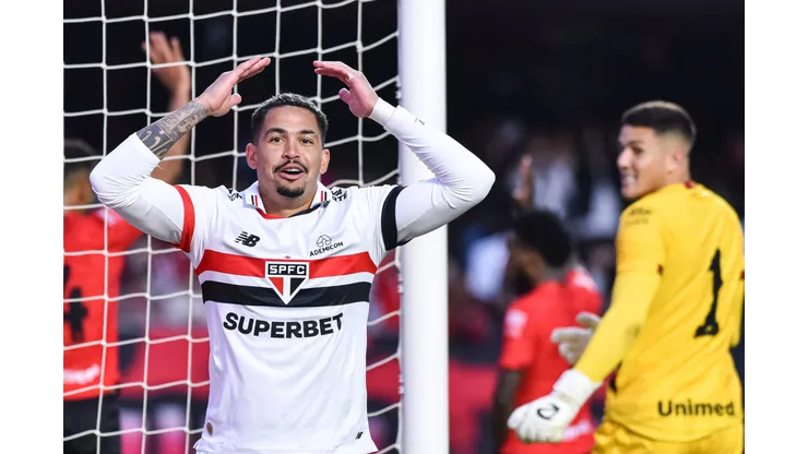 São Paulo FC x Atlético GO SÃO PAULO, SP - 11.08.2024: SÃO PAULO FC X ATLÉTICO GO - Luciano, a player for São Paulo Futebol Clube, regrets a lost play during the match between São Paulo FC x Atlético GO, valid for the twenty-second round of the 2024 Brazilian Football Championship, this Sunday, 11 at Morumbis, SP. Photo: Roberto Casimiro/Fotoarena x2592410x PUBLICATIONxNOTxINxBRA RobertoxCasimiro