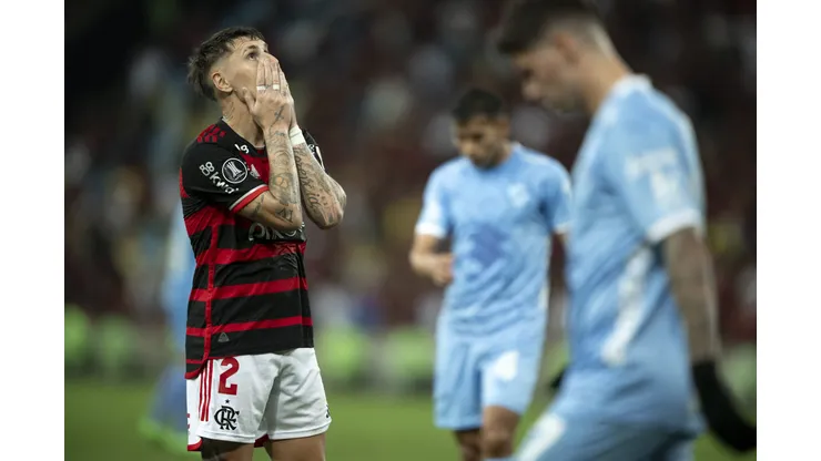 Varela jogador do Flamengo lamenta durante partida contra o Bolivar. Foto: Jorge Rodrigues/AGIF