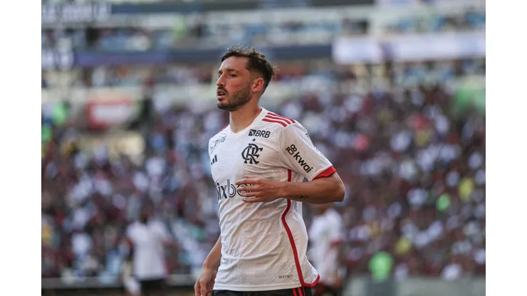 Matias Viña terá substituto no Flamengo
