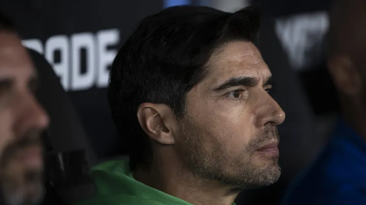 Abel Ferreira justifica ausências de Felipe Anderson e Estêvão do time titular do Palmeiras. Foto: Jorge Rodrigues/AGIF