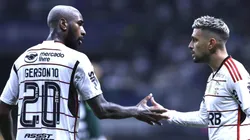 Gerson e Arrascaeta em partida do Brasileirão 2023