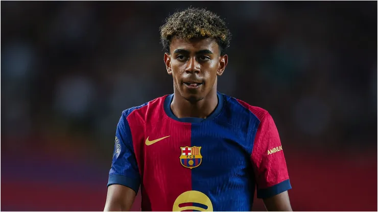 Foto: Eric Alonso/Getty Images - Lamine Yamal em jogo do Barcelona.