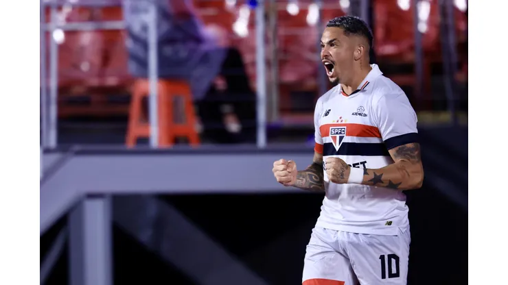 Luciano jogador do Sao Paulo comemora seu gol durante partida contra o Goias no Morumbi pelo campeonato Copa Do Brasil 2024