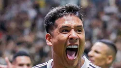 Zaracho durante gol contra o Cruzeiro. Meia fica no Alvinegro.