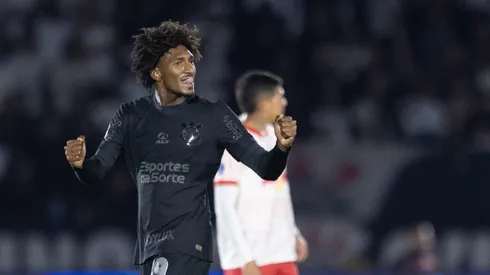 Talles Magno comemorando gol contra o Bragantino pela Sul-Americana