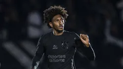 Corinthians venceu com brilho de Talles Magno.