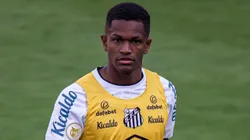 Santos considerada Renyer como uma grande promessa.