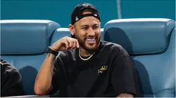 Foto: Megan Briggs/Getty Images - Neymar em estádio de futebol.