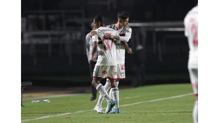 Palmberg e Talles Costa no São Paulo - Foto: Rubens Chiri/São Paulo FC