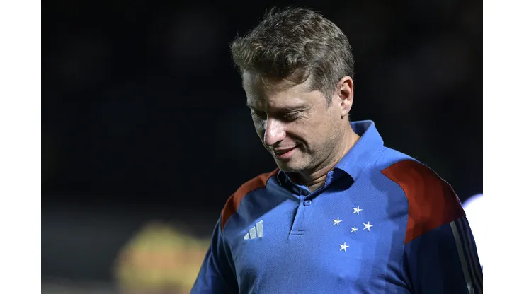 Fernando Seabra técnico do Cruzeiro durante partida contra o Vasco no estadio Sao Januario pelo campeonato Brasileiro A 2024.