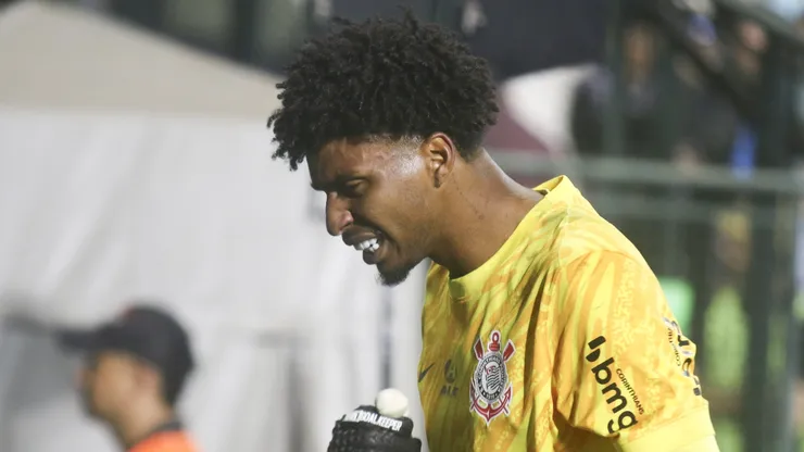 Goleiro foi ovacionado pela torcida do Timão. Gabriel Machado/AGIF.