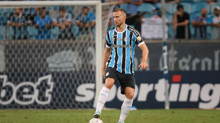 Zagueiro foi expulso em lance polêmico