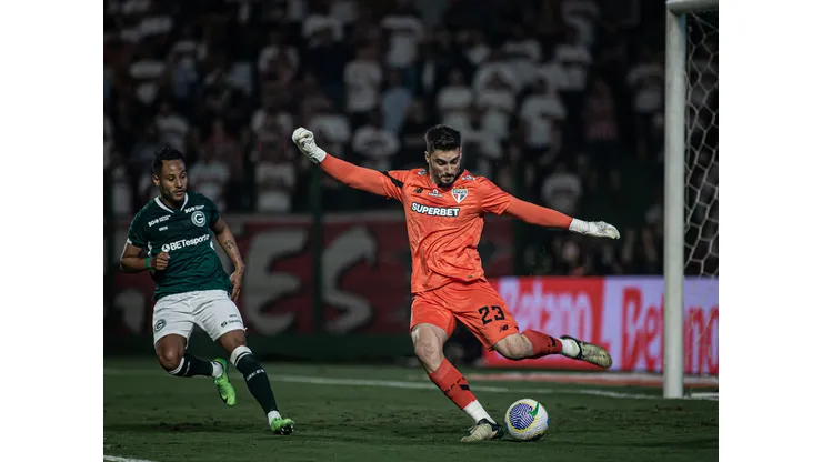 Rafael jogador do São Paulo durante partida contra o Goias no Serrinha pelo campeonato Copa Do Brasil 2024