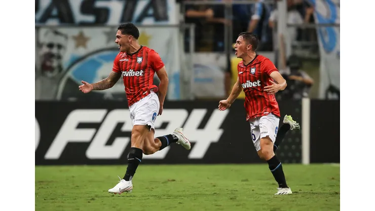 Huachipato e Racing duelam nas oitavas da Sul-Americana.