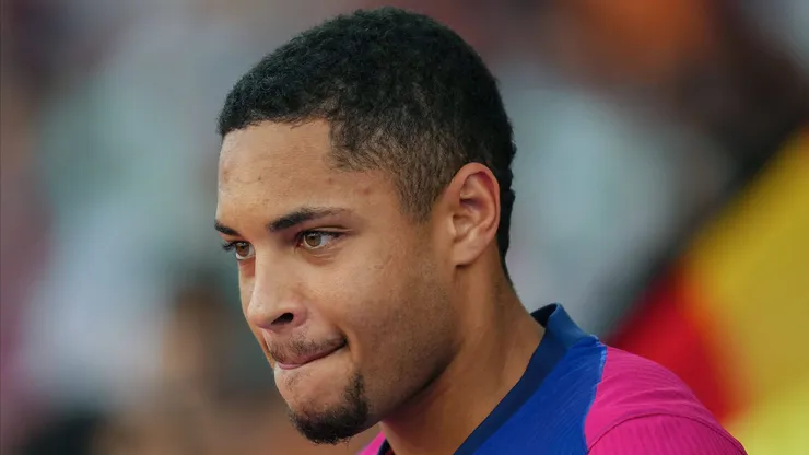 - Vitor Roque está de saída do Barcelona