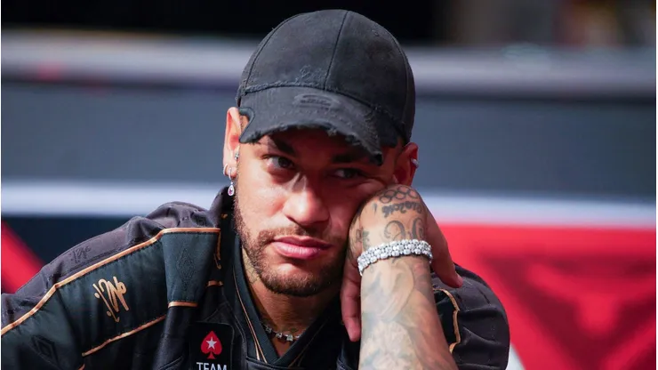 Neymar com a camisa do Santos