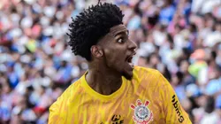 Hugo Souza comemorando em partida entre Bahia e Corinthians, na Arena Fonte Nova, pelo Campeonato Brasileiro, no dia 21/07/2024. Foto: Rafael Falcao/Pera Photo Press