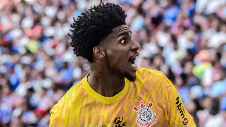 Hugo Souza comemorando em partida entre Bahia e Corinthians, na Arena Fonte Nova, pelo Campeonato Brasileiro, no dia 21/07/2024. Foto: Rafael Falcao/Pera Photo Press