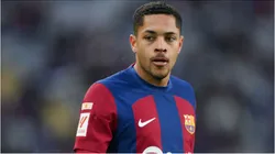 Foto: David Ramos/Getty Images - Vitor Roque em jogo do Barcelona.