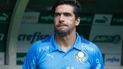 Abel Ferreira, técnico do Palmeiras, assiste a uma partida entre o Palmeiras e o Ituano como parte das semifinais do Campeonato Paulista 2023, no Allianz Parque