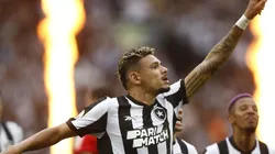RIO DE JANEIRO, BRAZIL - JULY 30: Tiquinho Soares of Botafogo celebrates after scoring the team's second goal during the match between Botafogo and Coritiba as part of Brasileirao 2023 at Estadio Olimpico Nilton Santos on July 30, 2023 in Rio de Janeiro, Brazil. (Photo by Wagner Meier/Getty Images)