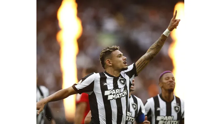 RIO DE JANEIRO, BRAZIL - JULY 30: Tiquinho Soares of Botafogo celebrates after scoring the team's second goal during the match between Botafogo and Coritiba as part of Brasileirao 2023 at Estadio Olimpico Nilton Santos on July 30, 2023 in Rio de Janeiro, Brazil. (Photo by Wagner Meier/Getty Images)