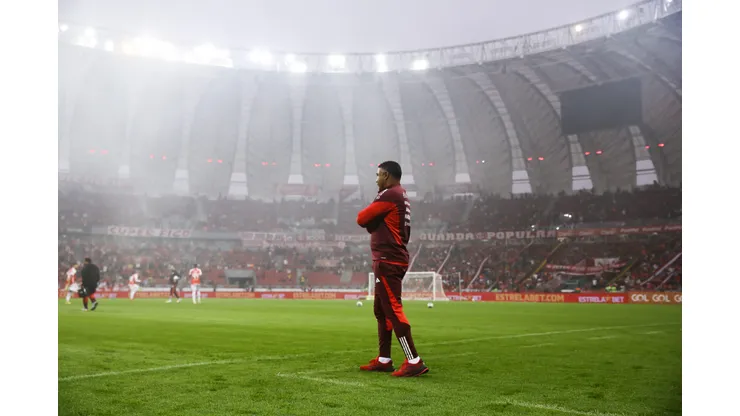 PORTO ALEGRE, BRAZIL - AUGUST 4: Roger Machado head coach of Internacional during the match between Internacional and Palmeiras as part of Brasileirao 2024 at Beira-Rio Stadium on August 4, 2024 in Porto Alegre, Brazil. (Photo by Pedro H. Tesch/Getty Images)