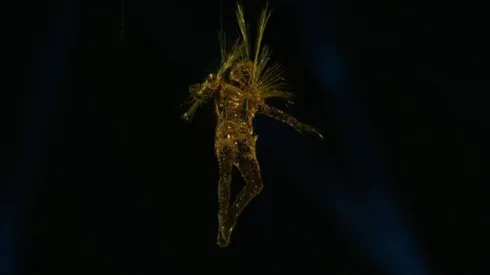 "Viajante dourado" na cerimônia de encerramento das Olimpíadas de Paris 2024 – Foto: Globo