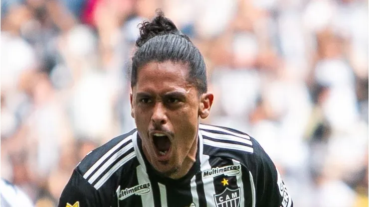 Maurício Lemos comemora gol na Arena MRV. Zagueiro não joga mais no Galo.