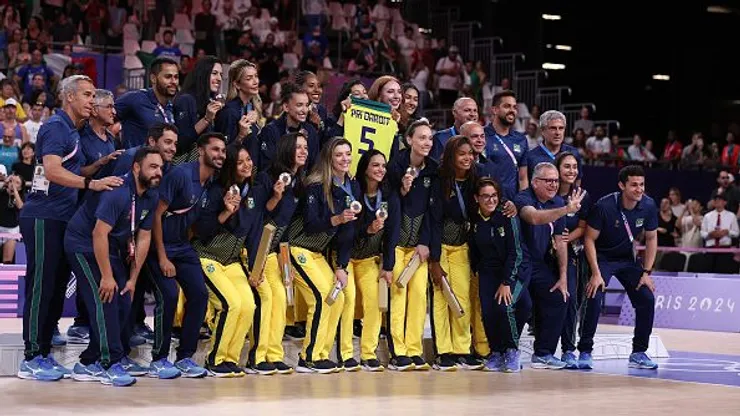 Seleção Brasileira de vôlei feminino recebe o bronze nas Olimpíadas 2024
