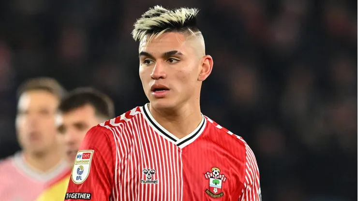 Carlos Alcaraz durante partida entre Southampton e Bristol City, no St Mary's Stadium, pela EFL Championship, no dia 29/11/2023. Foto: Graham Hunt/ Pro Sports Images