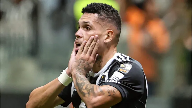 MG - BELO HORIZONTE - 23/06/2024 - BRASILEIRO A 2024, ATLETICO-MG X FORTALEZA - Paulinho jogador do Atletico-MG lamenta durante partida contra o Fortaleza no estadio Arena MRV pelo campeonato Brasileiro A 2024. Foto: Gilson Lobo/AGIF
